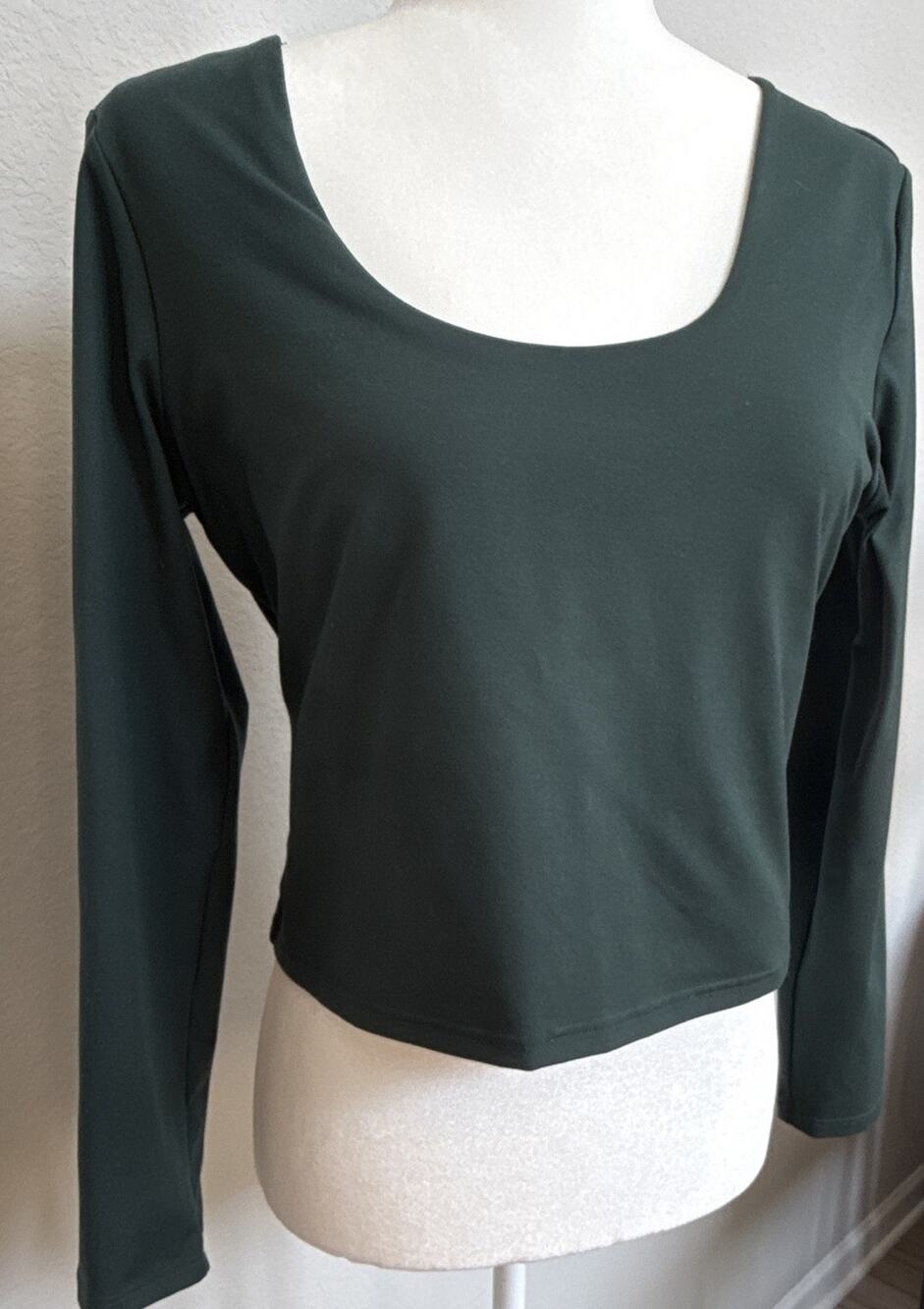 Fabletics Women’s Green V-Neck Twist Front Cutout Stretch Activewear Top XL